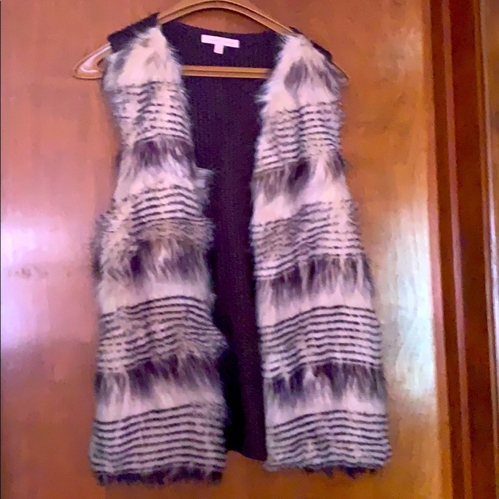 Women faux fur vest
